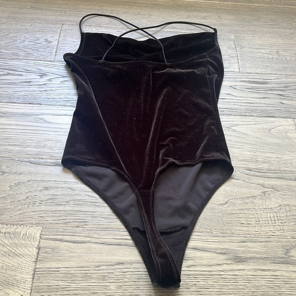 Abercrombie & Fitch | Black velvet cowl neck bodysuit - Picture 12 of 13